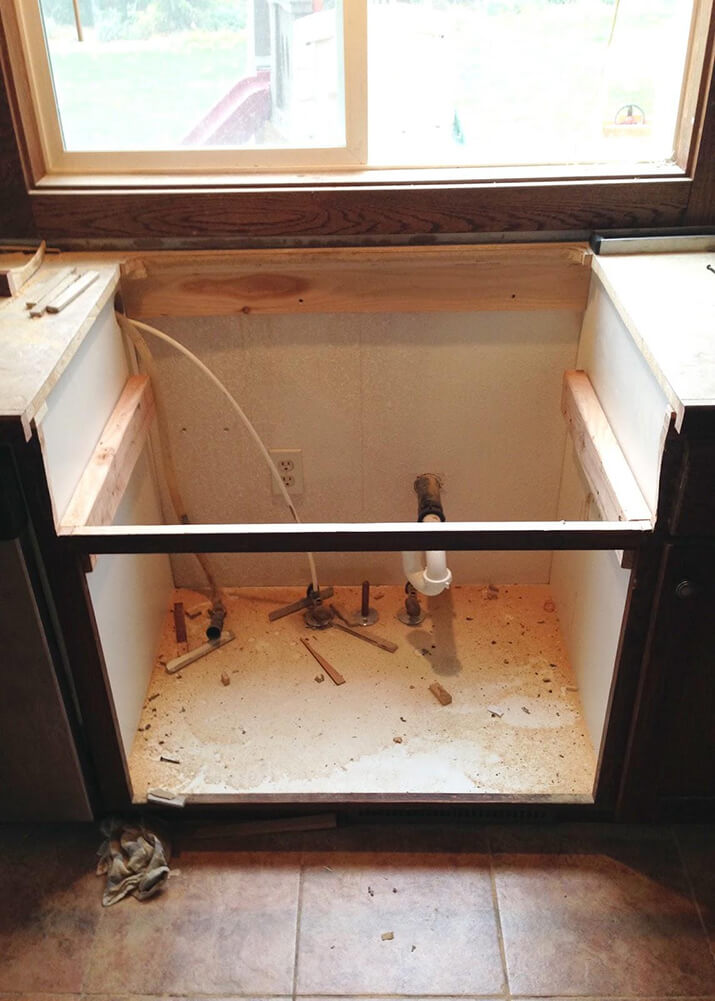 How To Install A Farmhouse Kitchen Sink In 5 Steps - Kitchen Cabinet Kings