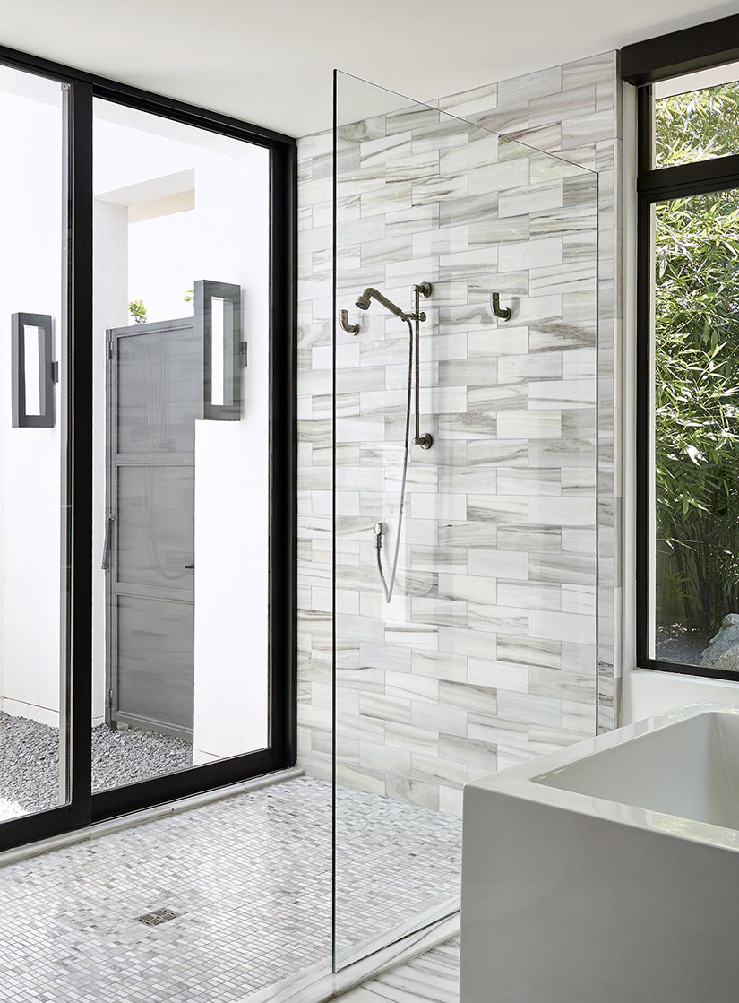 Shower Curtain Vs Door Which, Bathtub Shower Curtain Or Glass Door
