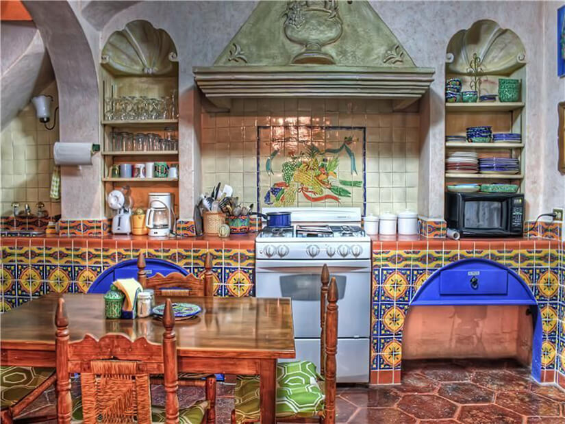 Kitchen in Mexico with Talavera tiles