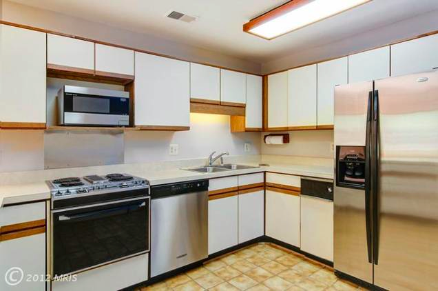 Old White 70s Kitchen