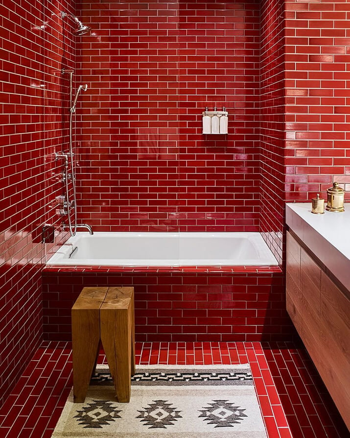 tjenestemænd Forbigående planer 11 Red Bathroom Ideas For The Fearlessly Bold