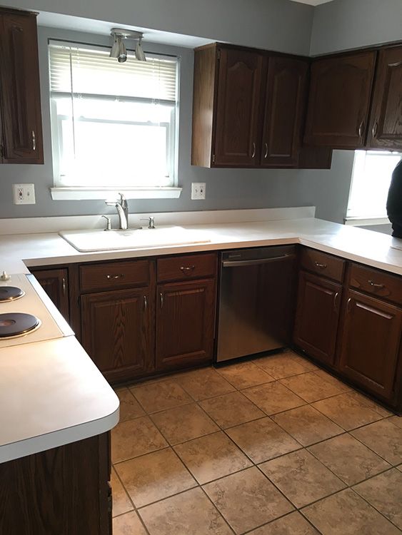 Alex S.’s kitchen before new cabinets