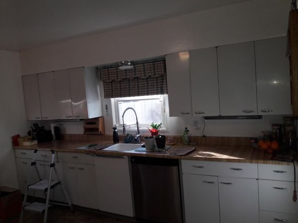 Allen R.’s kitchen before new cabinets