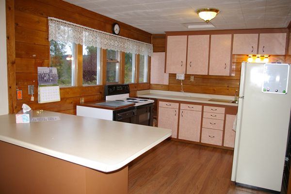 Carole K.’s kitchen before new cabinets