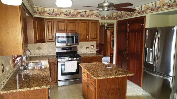 Dave D.’s kitchen before new cabinets