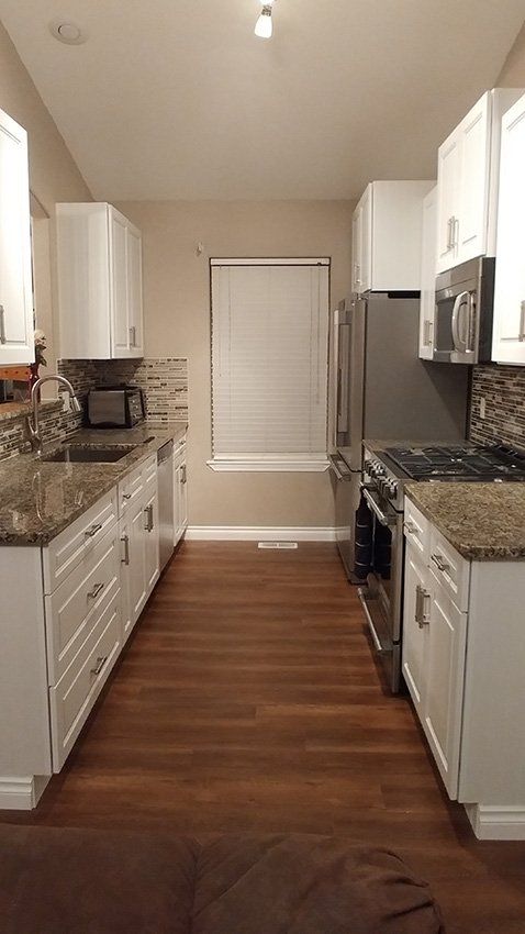 Debbie W.’s kitchen after, with Gramercy White cabinets