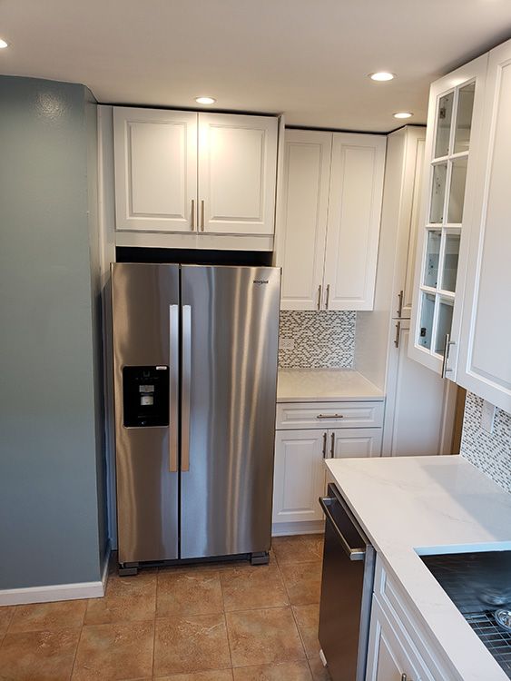 Roger N.’s kitchen after, with Gramercy White cabinets