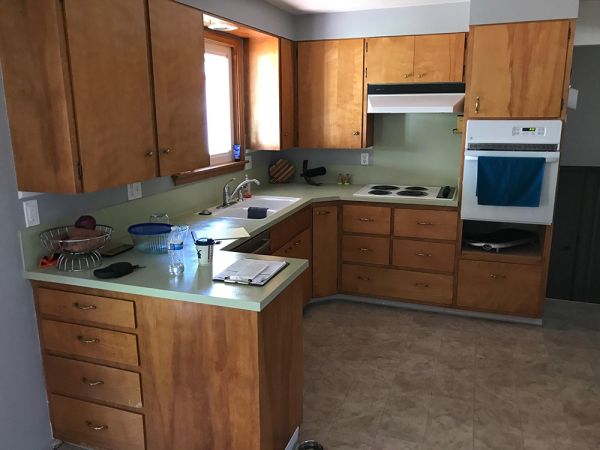 Jared S.’s kitchen before new cabinets