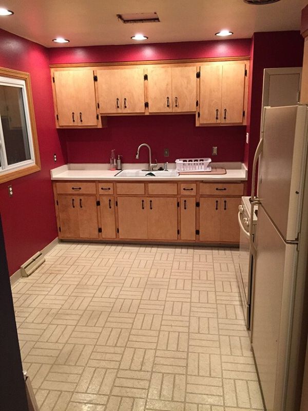 Jason L.’s kitchen before new cabinets
