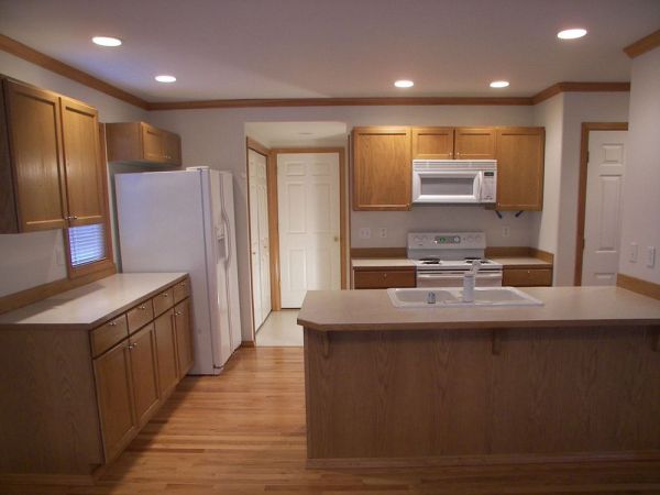 Jose G.’s kitchen before new cabinets