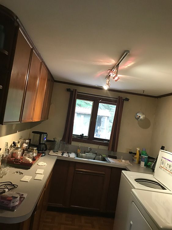 Josh P.’s kitchen before new cabinets