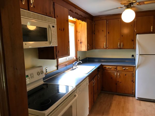 Joshua K.’s kitchen before new cabinets