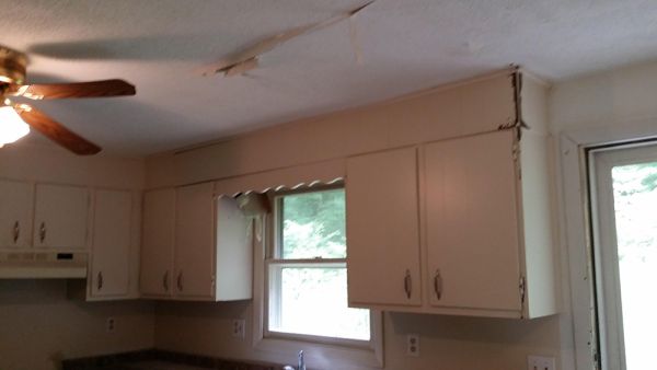 Julio R.’s kitchen before new cabinets