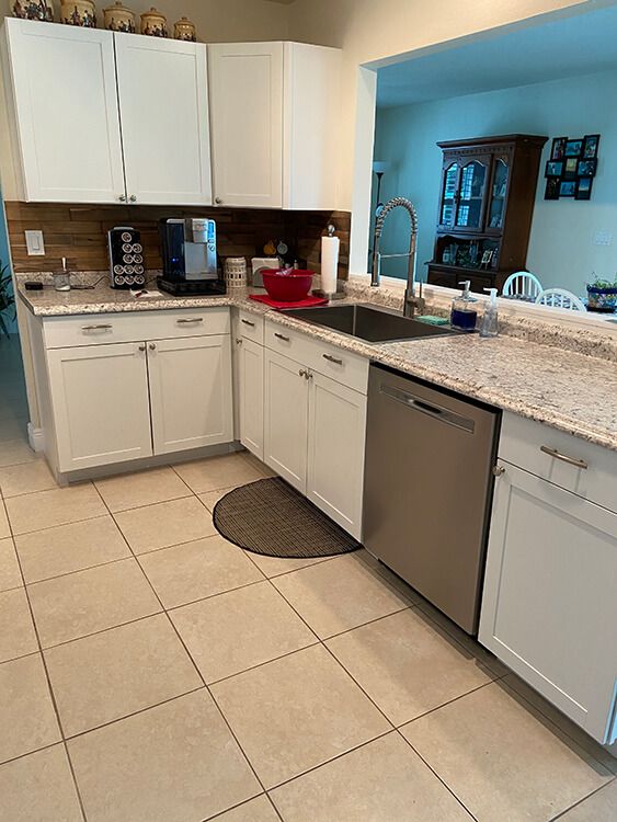 Ken S.’s kitchen before new cabinets