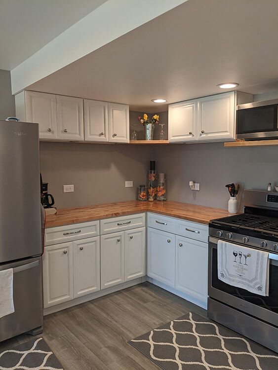 Tara L.’s kitchen after, with Lexington White cabinets