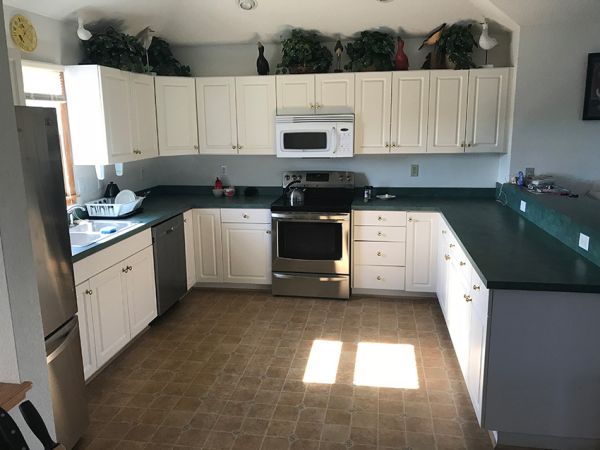 Matt D.’s kitchen before new cabinets