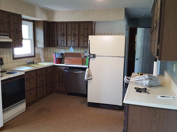 Michael V.’s kitchen before new cabinets