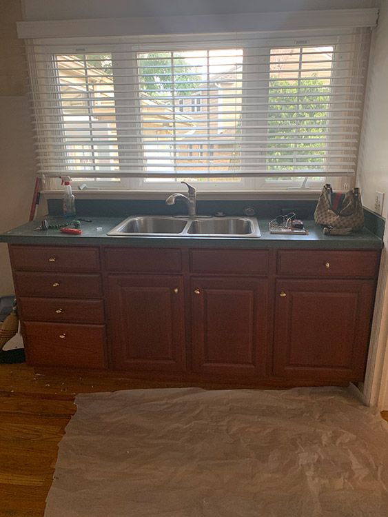 MoonRock R.’s kitchen before new cabinets