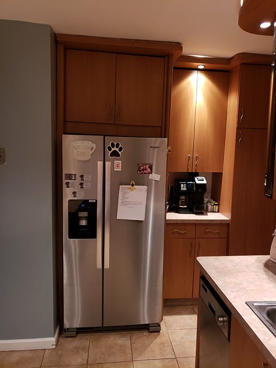 Roger N.’s kitchen before new cabinets