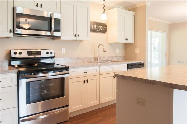 Susan H.’s kitchen after, with Shaker Antique White cabinets