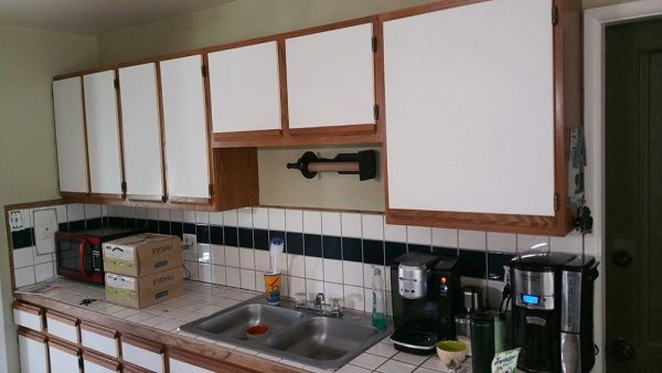 Stephen M.’s kitchen before new cabinets