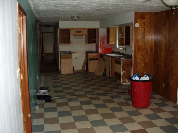 Steve V.’s kitchen before new cabinets