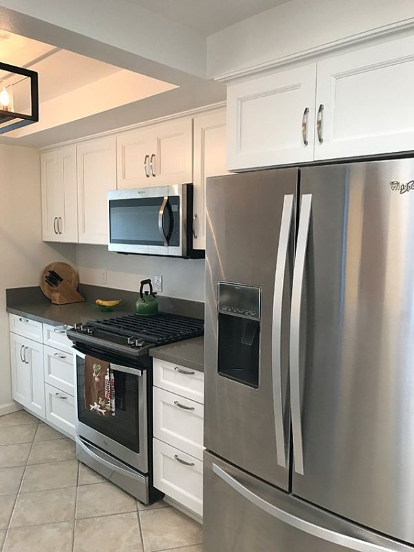 Katie G.’s kitchen after, with Thompson White cabinets