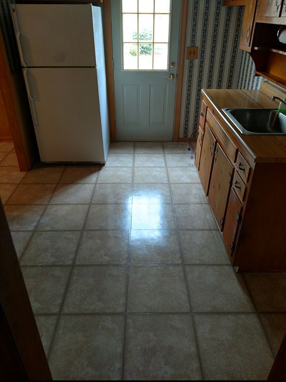 Wayne P.’s kitchen before new cabinets