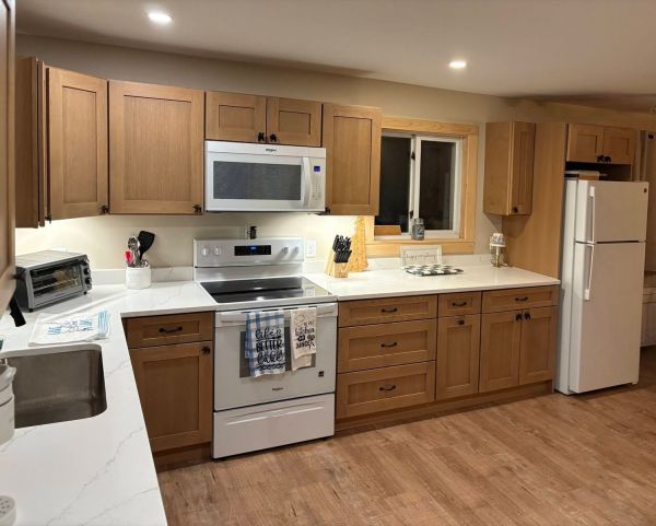 Homestead Oak cabinets, photo 3
