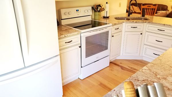 York Antique White cabinets, photo 6