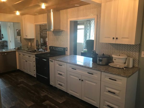 Classic White cabinets, photo 3