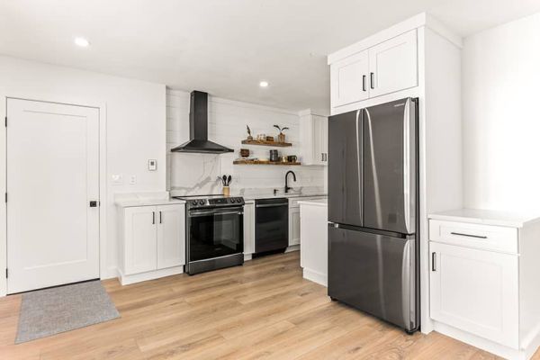 Ice White Shaker cabinets, photo 49