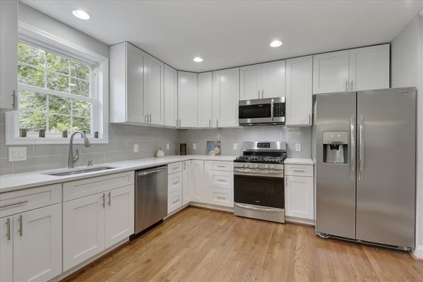 Ice White Shaker cabinets, photo 9