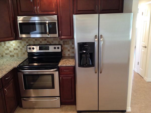 Cherry Glaze cabinets, photo 16