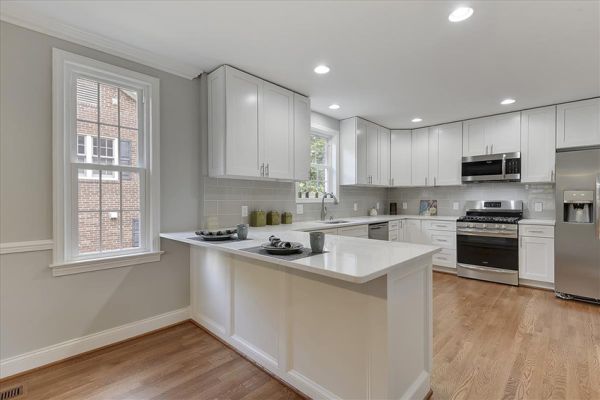 Ice White Shaker cabinets, photo 19