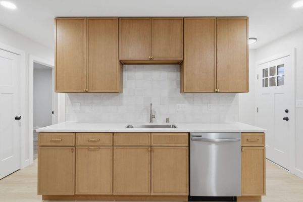 Petit Oak cabinets, photo 1
