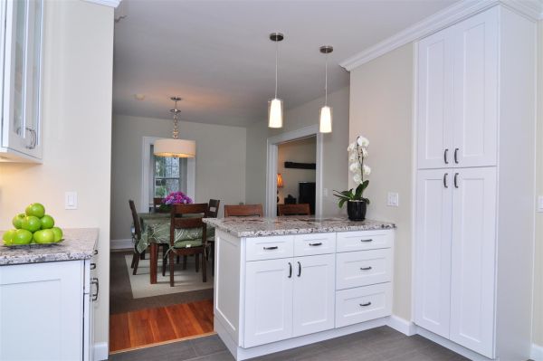 Ice White Shaker cabinets, photo 27