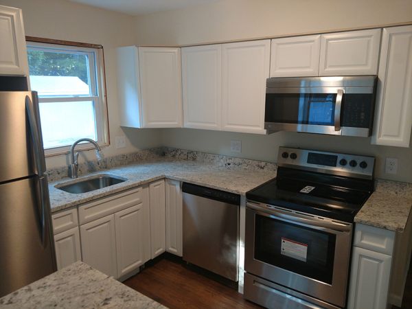 Lexington White cabinets, photo 2