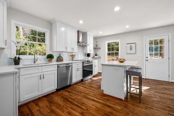 Ice White Shaker cabinets, photo 20