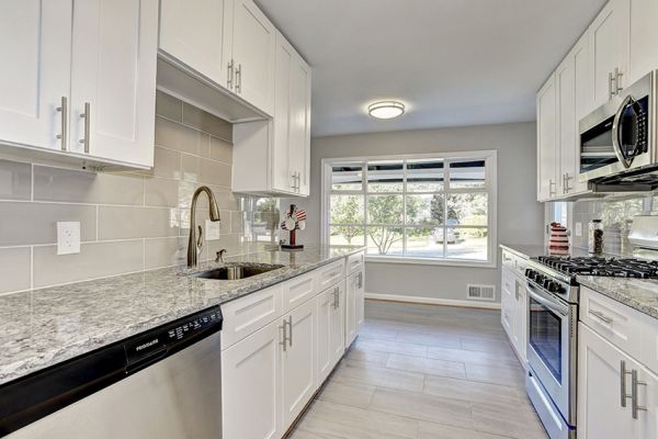Ice White Shaker cabinets, photo 43