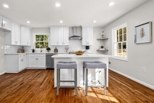 Ice White Shaker cabinets, photo 3