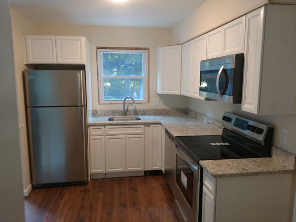 Lexington White cabinets, photo 1