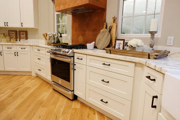 Shaker Antique White cabinets, photo 8