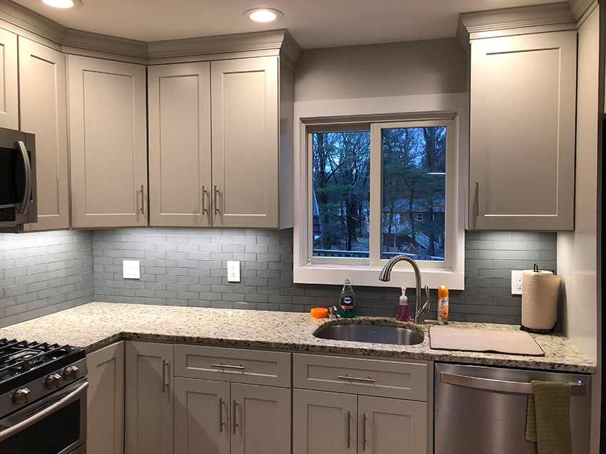 Light Grey Shaker Kitchen Cabinets / Fifty shades of grey for your home