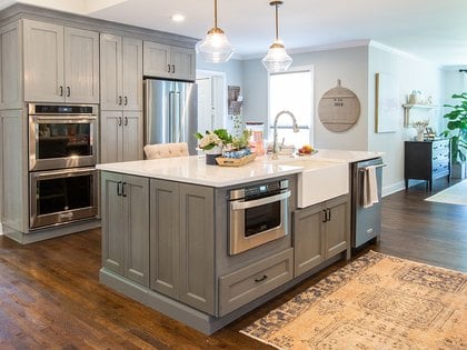A kitchen in gray kitchen cabinets