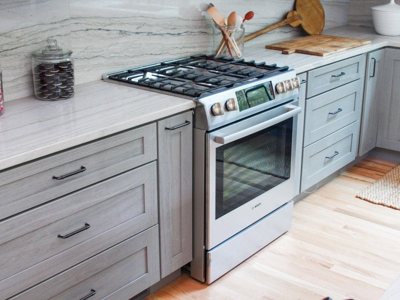 Carla V.'s finished kitchen in Nova Light Gray
