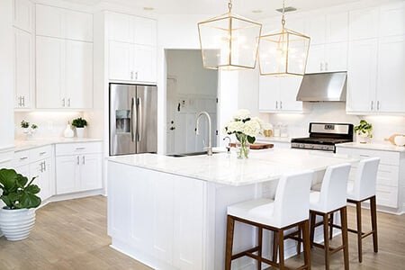 White kitchen cabinets in beautiful kitchen.
