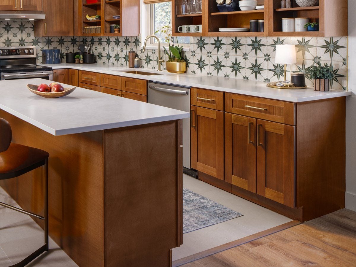 A Woodland Brown Shaker kitchen with brass pulls and a star tile backsplash