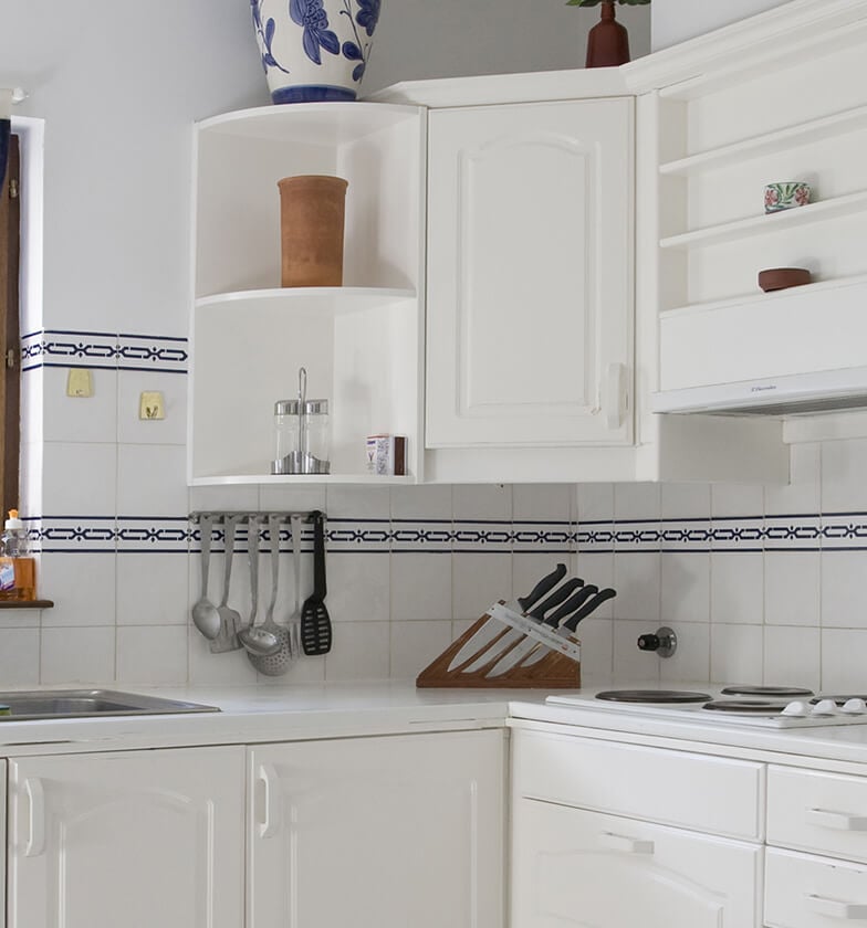 White diagonal cabinets with white hardware.