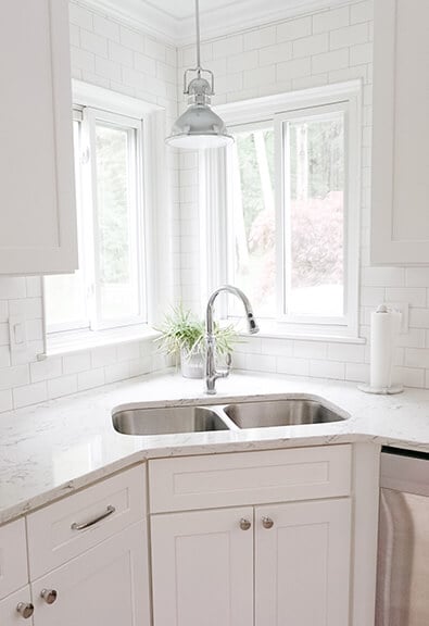 10 Clever Corner Kitchen Sink Ideas To, Can You Put A Farm Sink In Corner